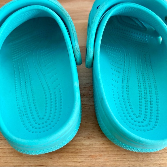 Crocs M5/W7 Classic Clog with permanent Jibbitz and 2 extra - Picture 4 of 14